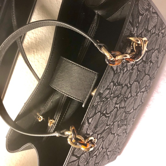 Michael Kors! Brand new with tag🔥🔥🔥🔥🔥🔥🔥🔥 - Picture 5 of 8